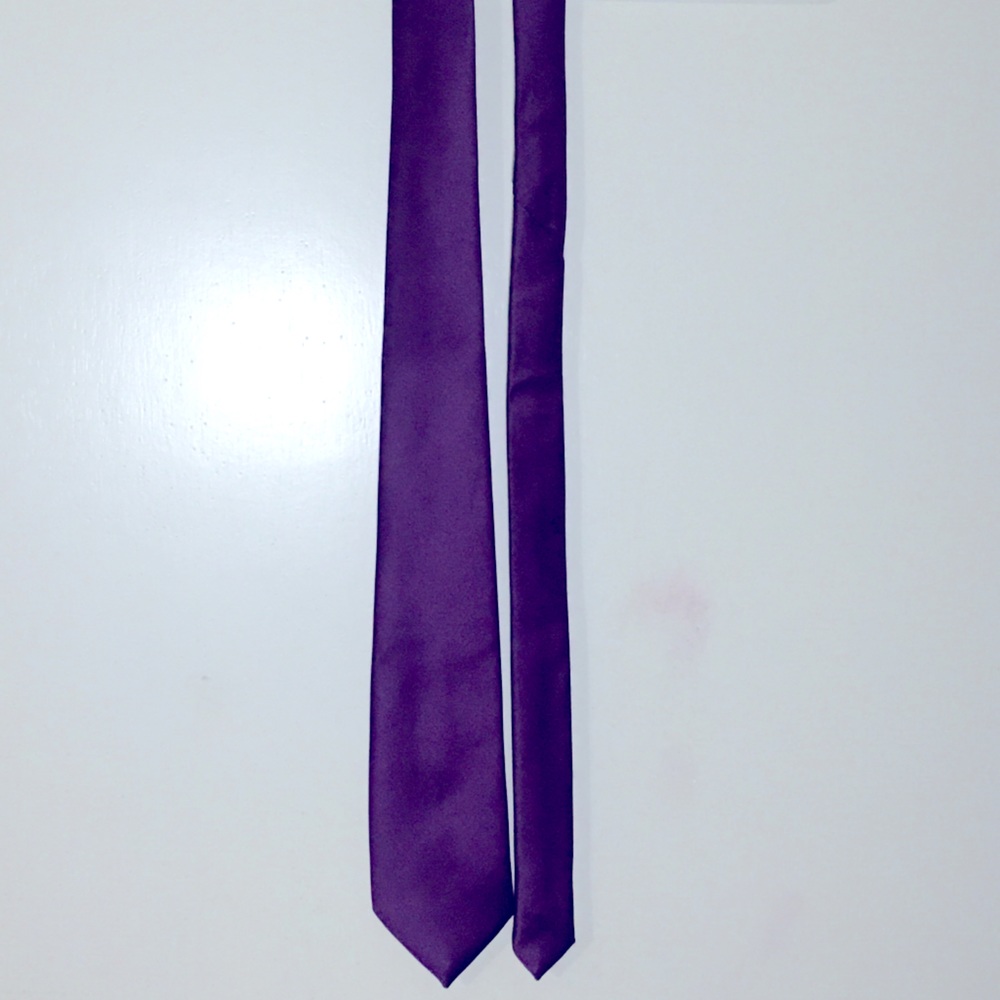 Men’s purple tie